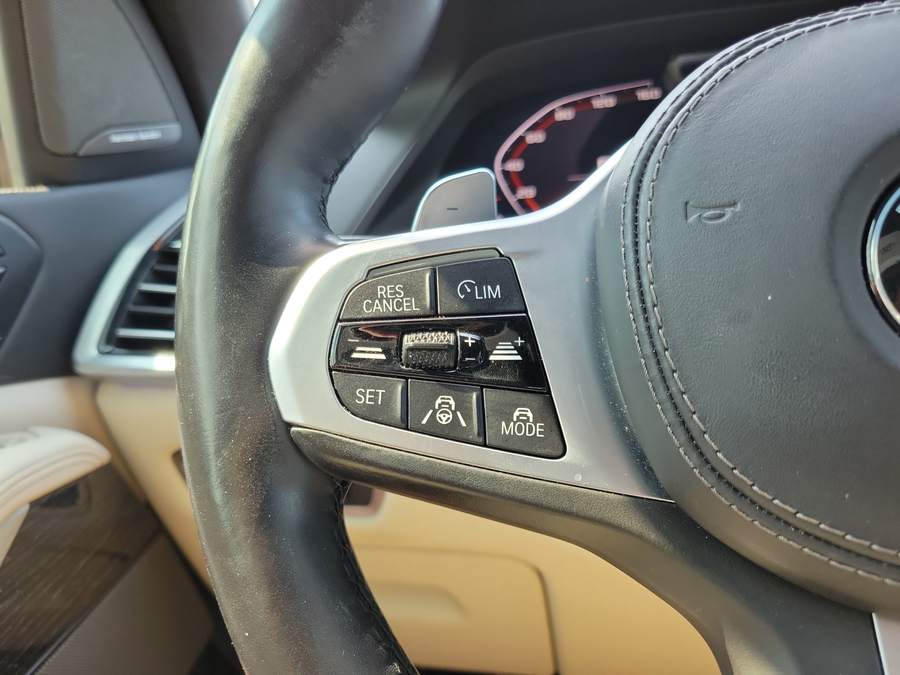 Used 2021 BMW X7 M50i w/ Dynamic Handling Package AWD/4WD image 21