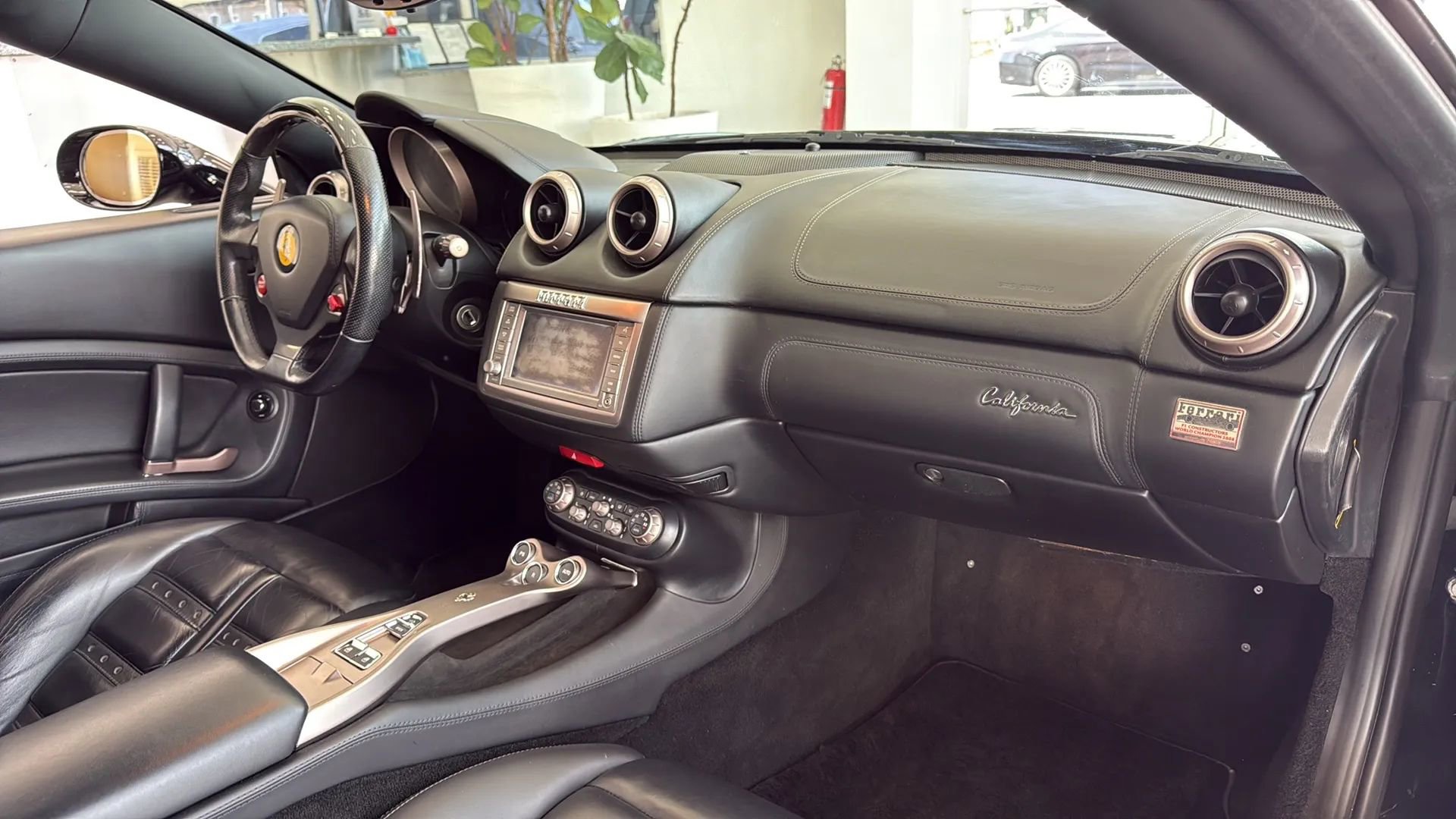 Used 2010 Ferrari California RWD image 17