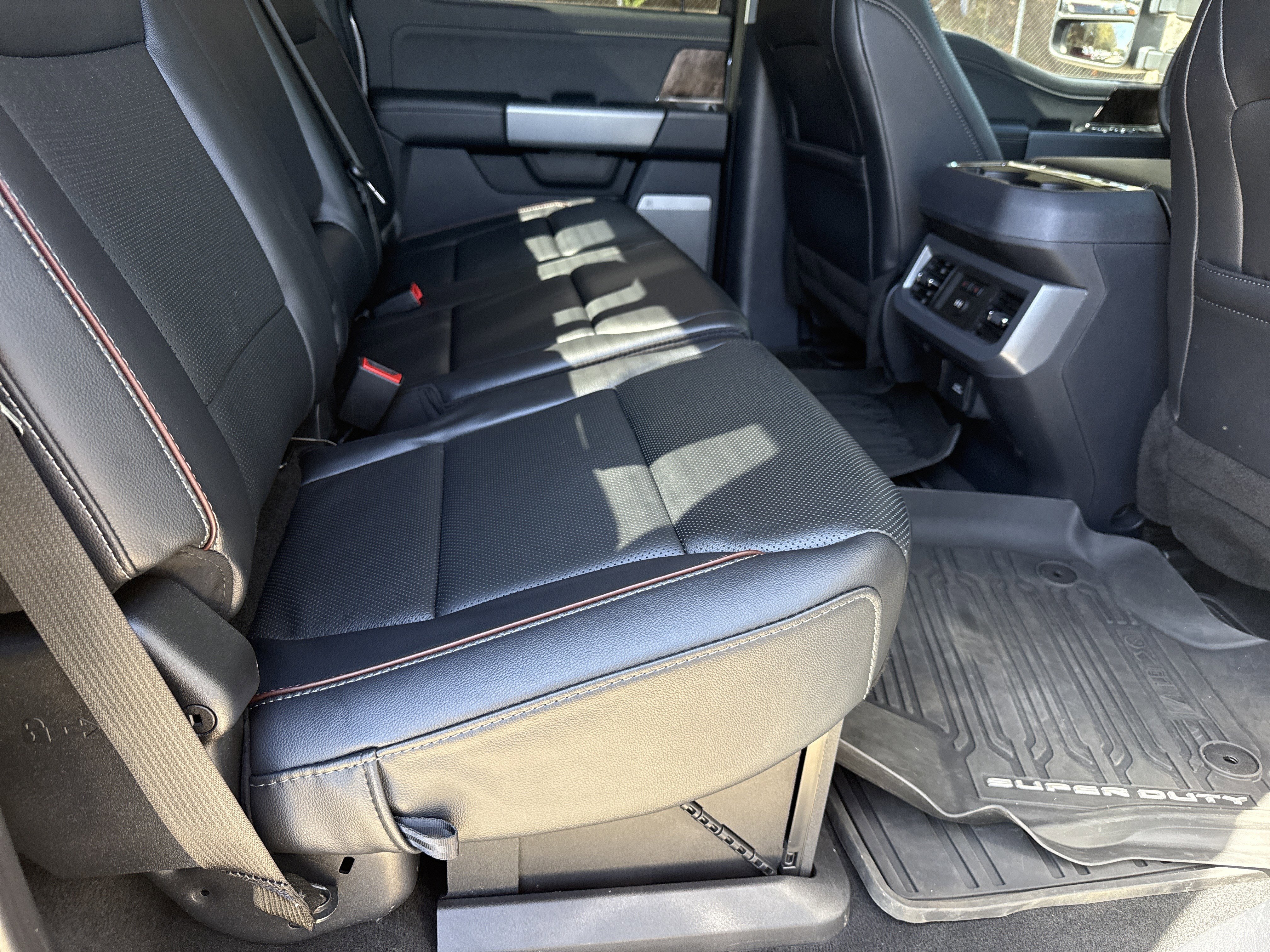 Used 2024 Ford F250 Lariat w/ Chrome Package image 15