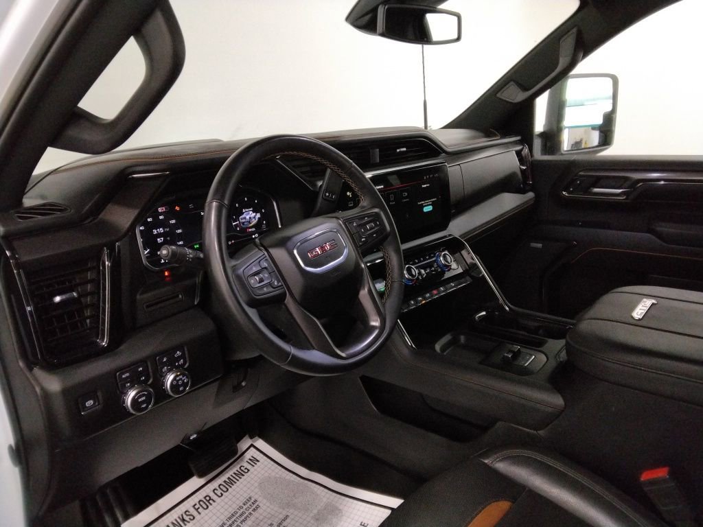 Used 2025 GMC Sierra 2500 AT4 image 29