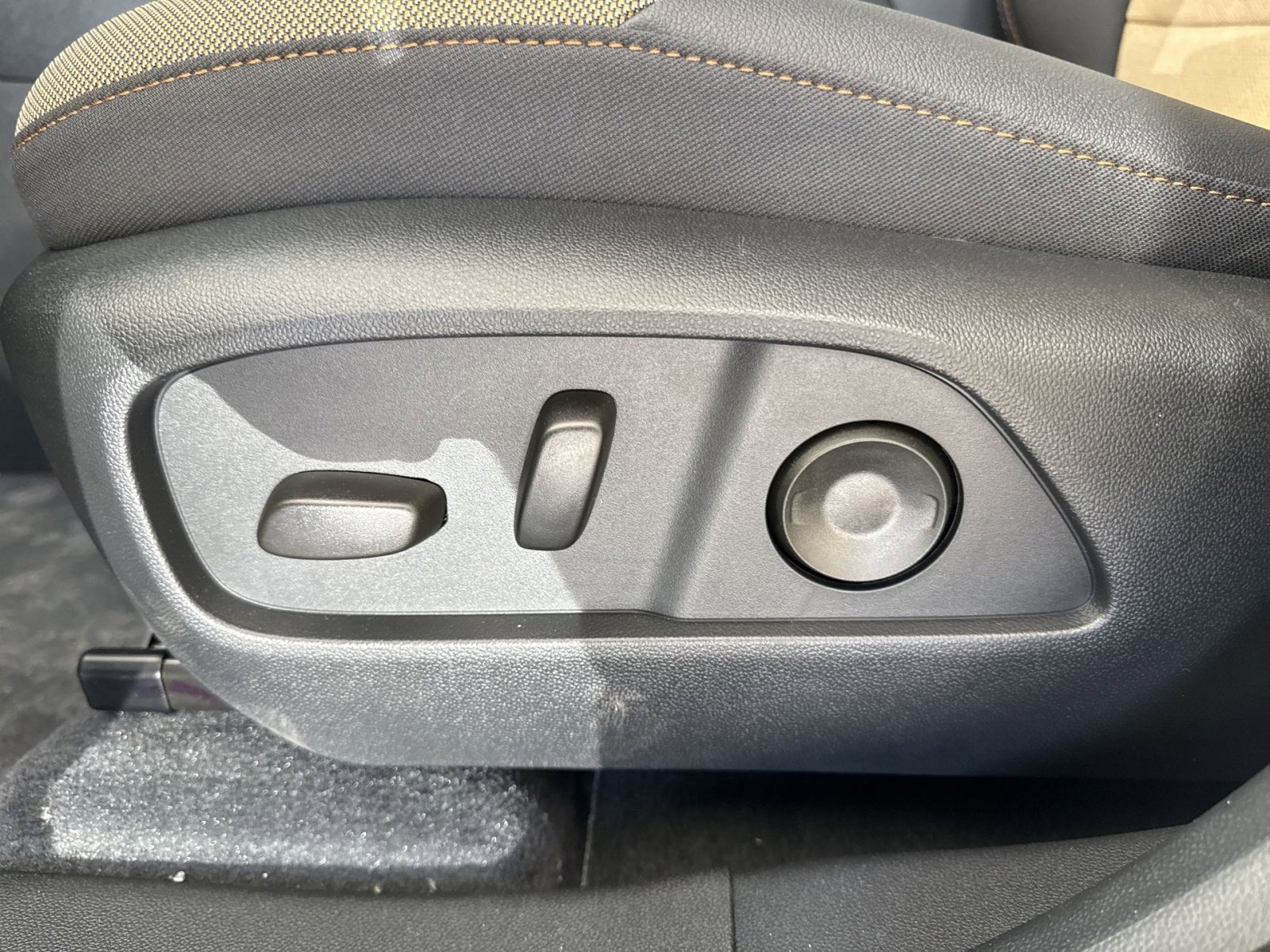 New 2026 Chevrolet Equinox ACTIV w/ Convenience Package III AWD/4WD image 14