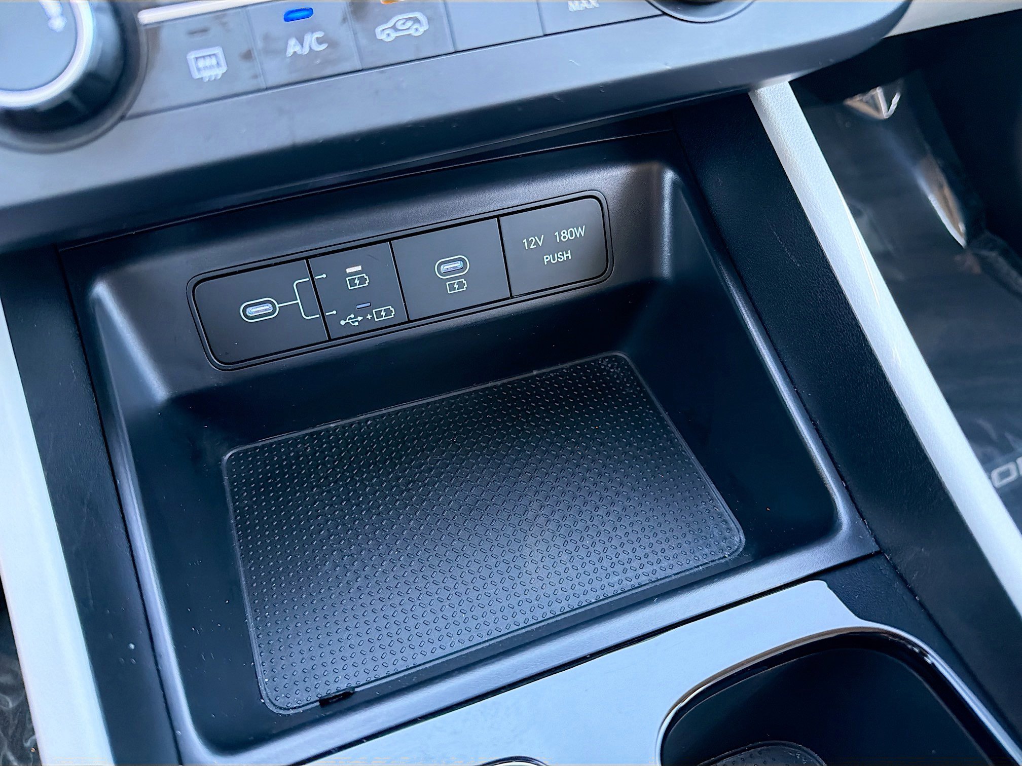 Used 2025 Hyundai Tucson SE image 26