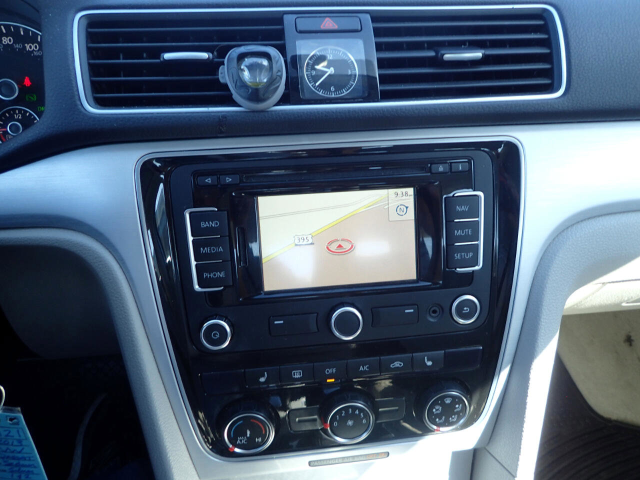 Used 2013 Volkswagen Passat TDI SE image 19