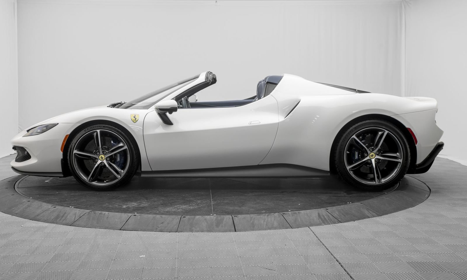 Used 2026 Ferrari 296 GTS RWD image 4