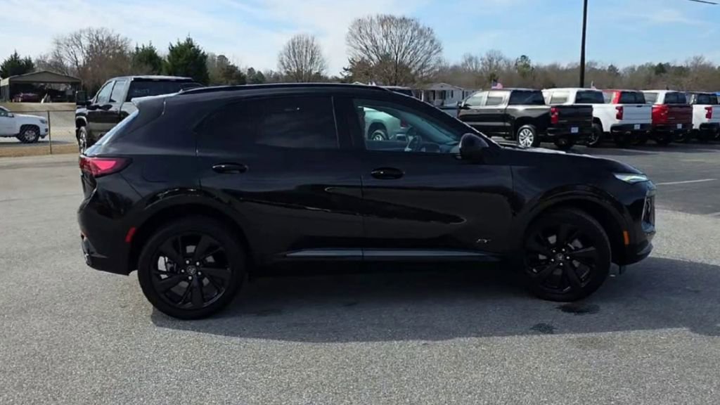 Certified 2025 Buick Envision Sport Touring image 5