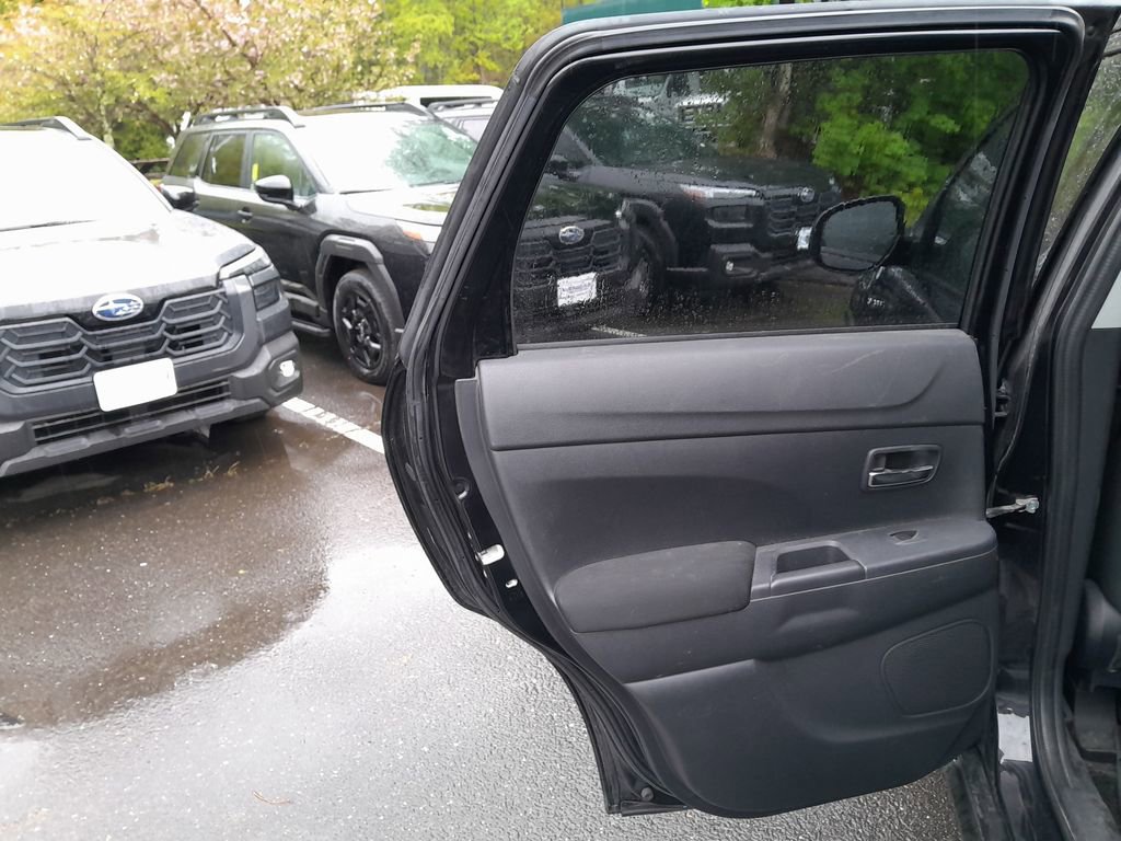 Used 2017 Mitsubishi Outlander Sport LE AWD/4WD image 29