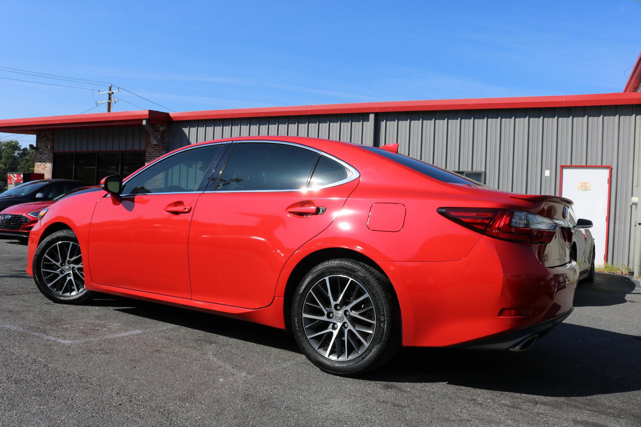 Used 2016 Lexus ES 350 w/ Luxury Package w/Wood Trim image 2
