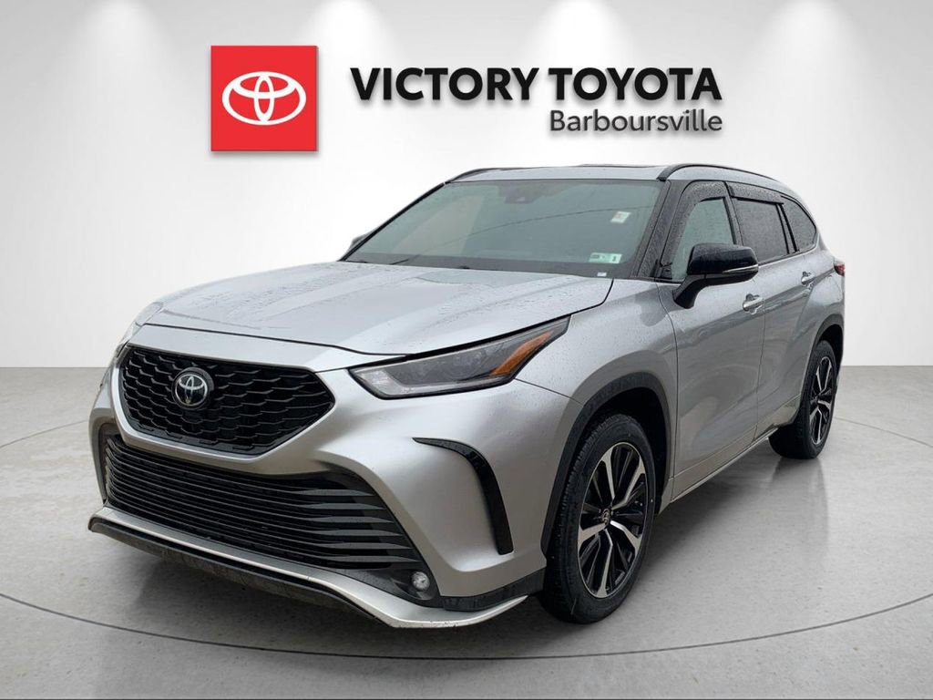Used 2022 Toyota Highlander XSE image 1