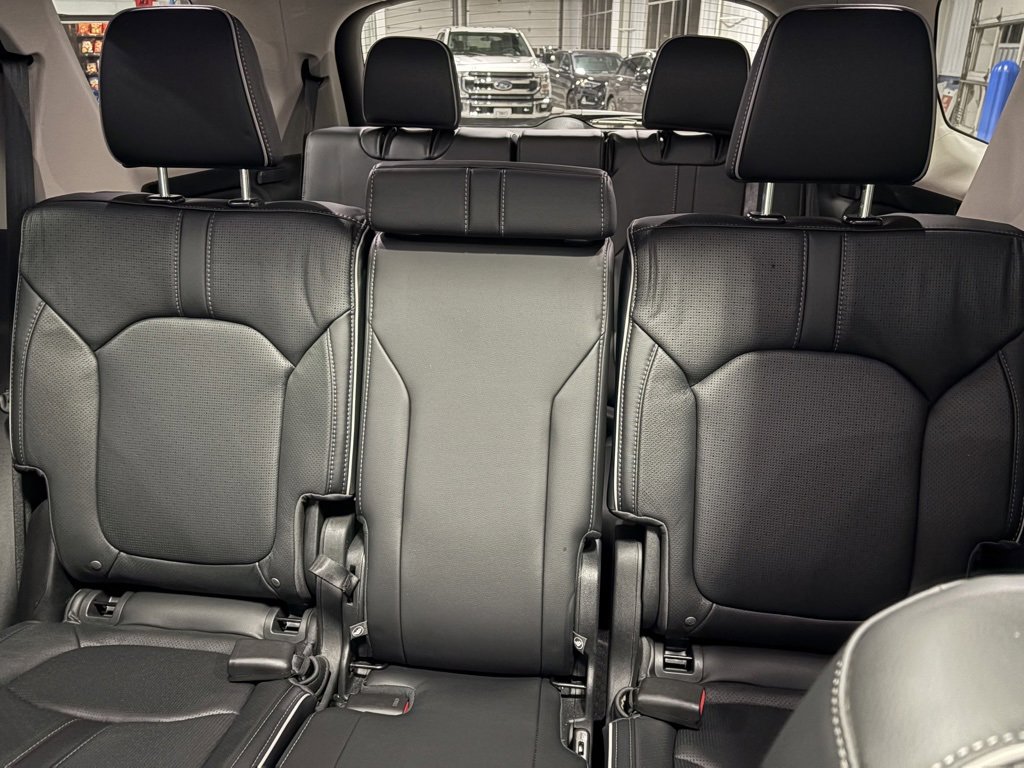 Used 2025 Honda Pilot Elite image 22