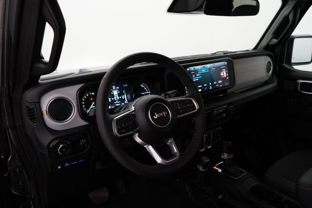 Used 2025 Jeep Wrangler Unlimited Sahara image 13