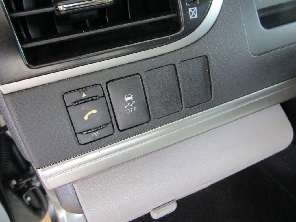 Used 2012 Toyota Camry L image 20