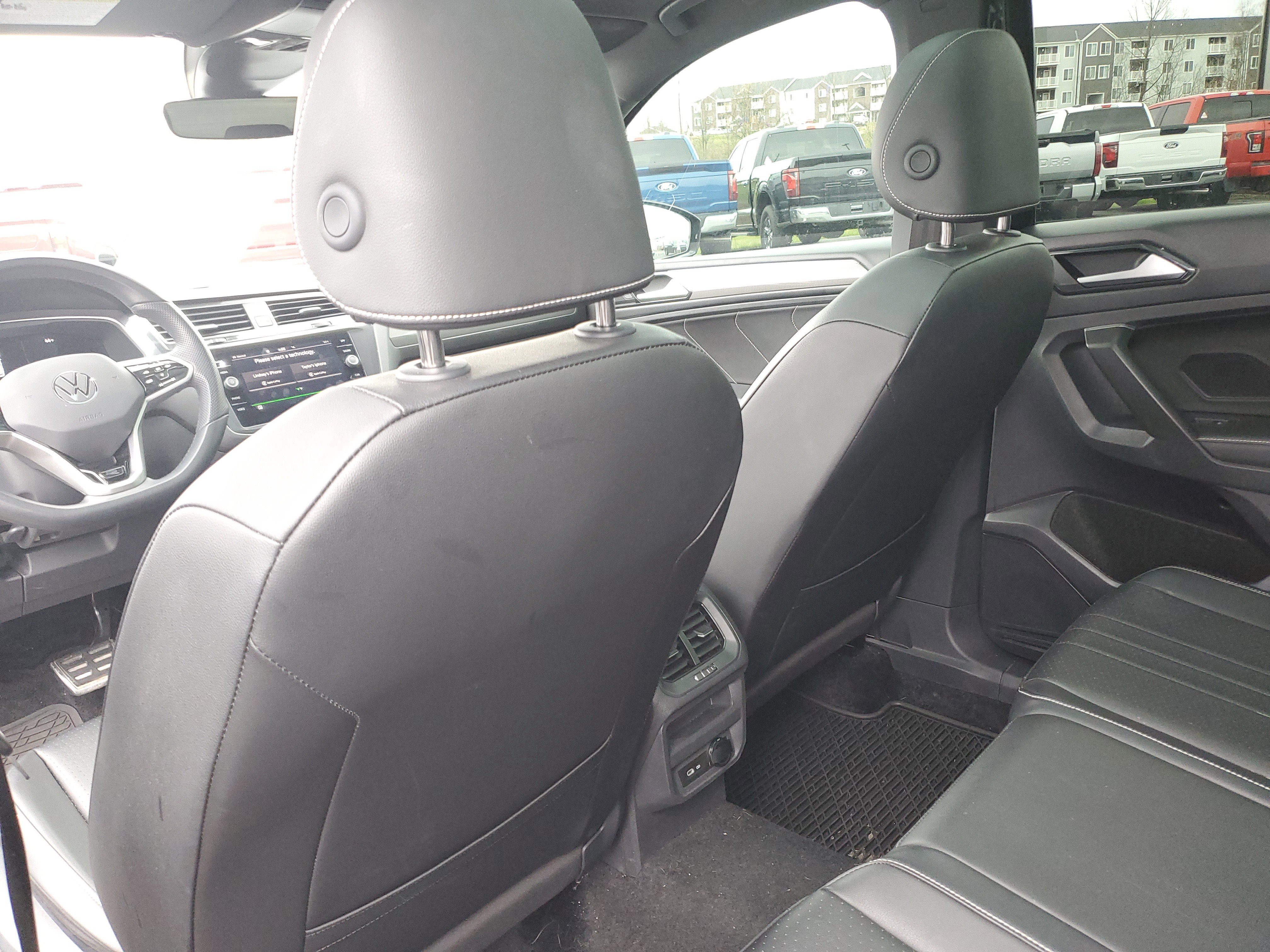 Used 2024 Volkswagen Tiguan SE R-Line image 30