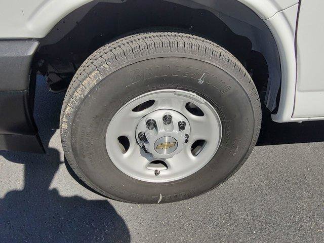 New 2025 Chevrolet Express 2500 w/ Driver Convenience Package RWD image 28