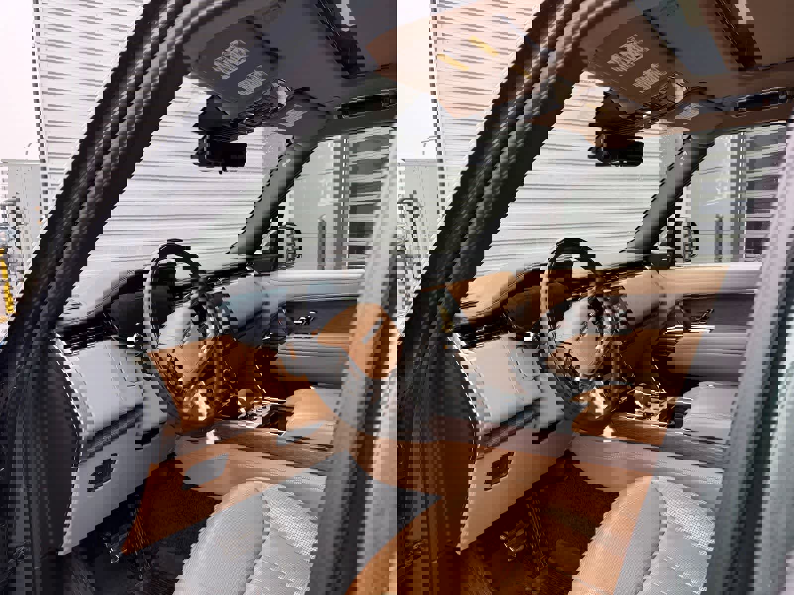 Used 2023 Land Rover Range Rover SE image 5