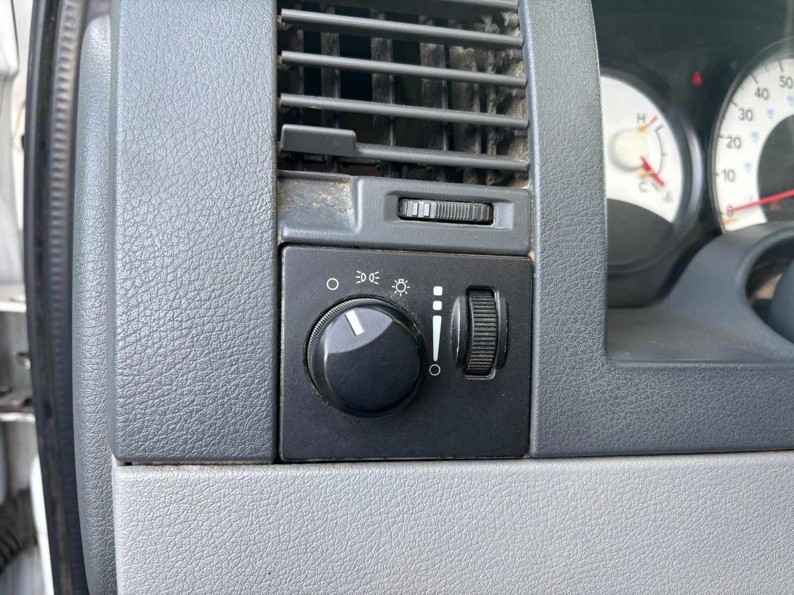 Used 2007 Dodge Durango SXT image 7