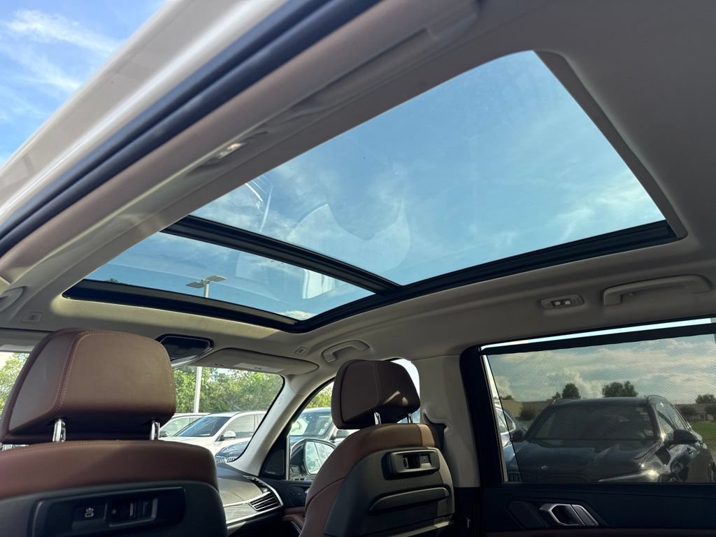 Used 2020 BMW X7 xDrive40i w/ Premium Package AWD/4WD image 28