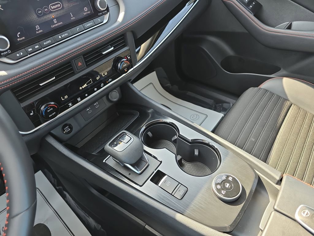 Used 2025 Nissan Rogue SV image 28