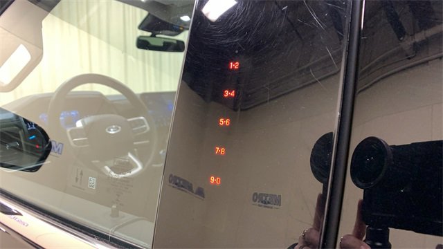 Used 2023 Ford Expedition XLT image 28