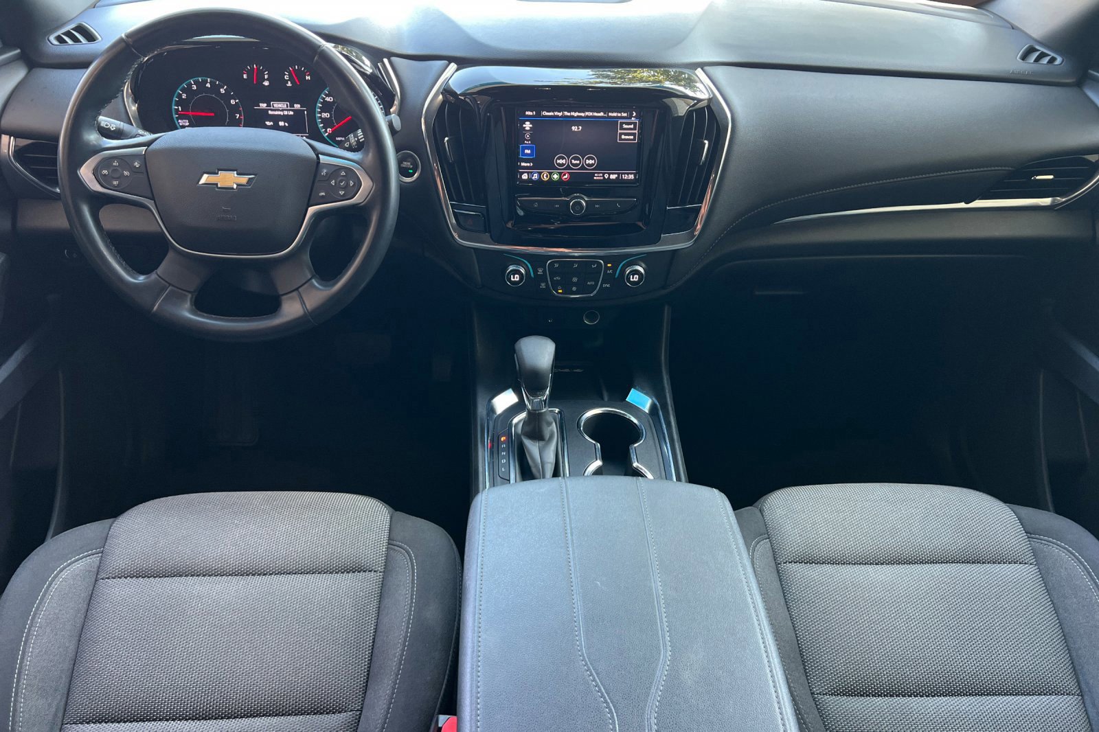 Used 2023 Chevrolet Traverse LT image 13