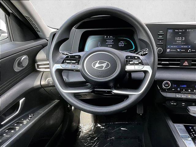 Used 2025 Hyundai Elantra Hybrid FWD image 7