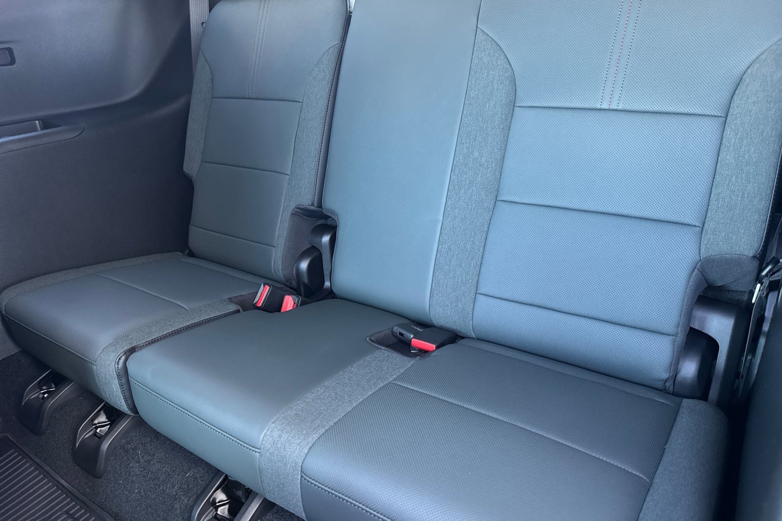 New 2026 GMC Acadia AT4 w/ LPO, Floor Liner Package image 16