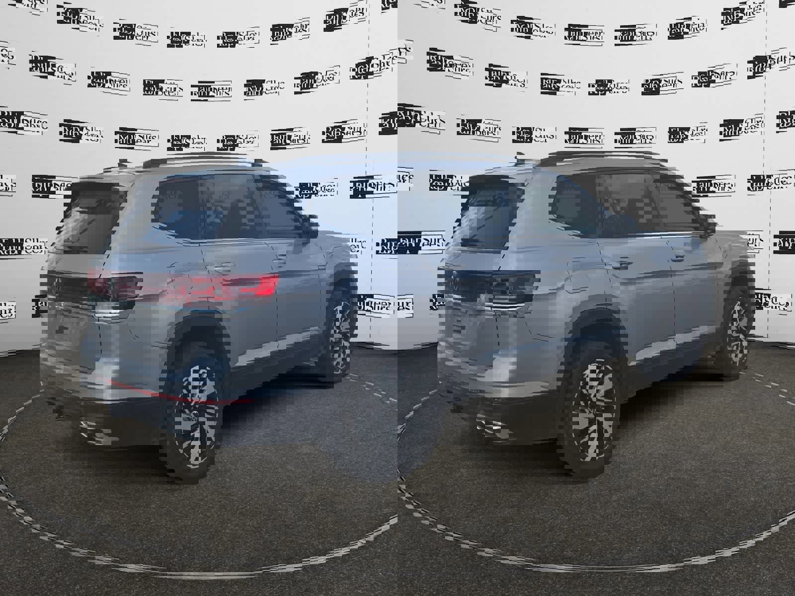 Used 2025 Volkswagen Atlas SE image 6