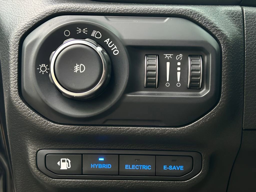 Used 2022 Jeep Wrangler Unlimited Sahara w/ Cold Weather Group image 30