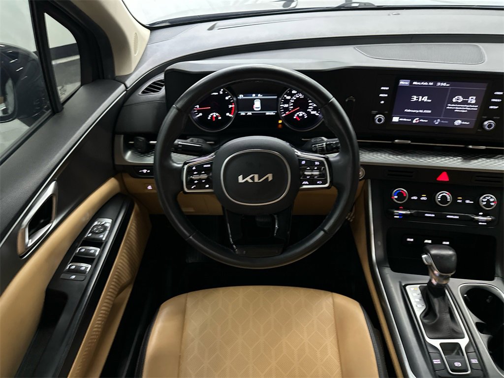 Used 2022 Kia Carnival LX image 24