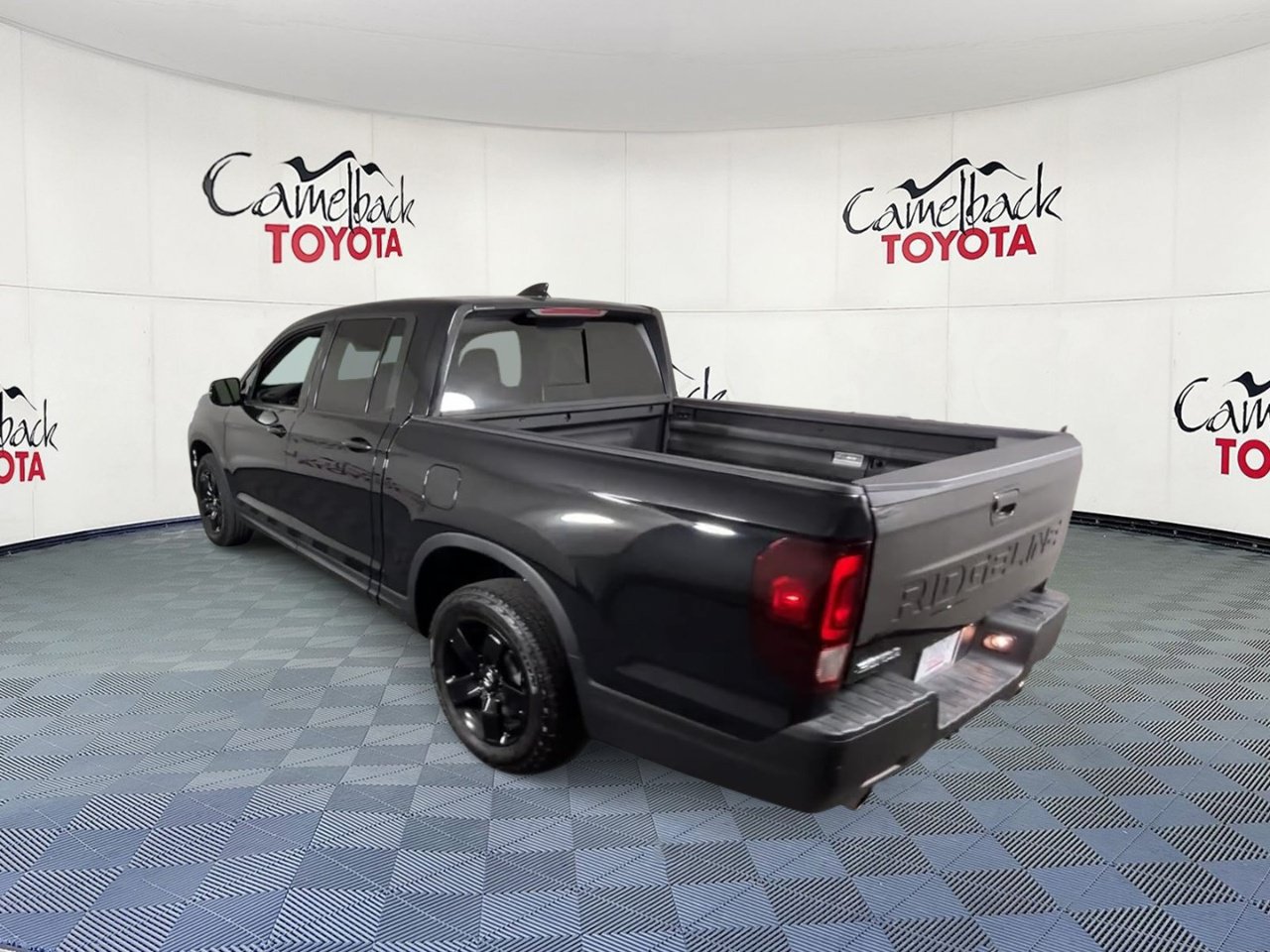 Used 2025 Honda Ridgeline Black Edition image 8