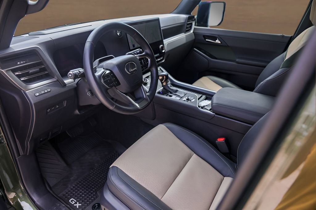 Used 2024 Lexus GX 550 AWD/4WD image 10
