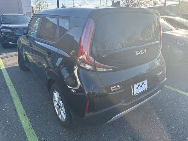 Used 2023 Kia Soul LX w/ LX Technology Package image 3