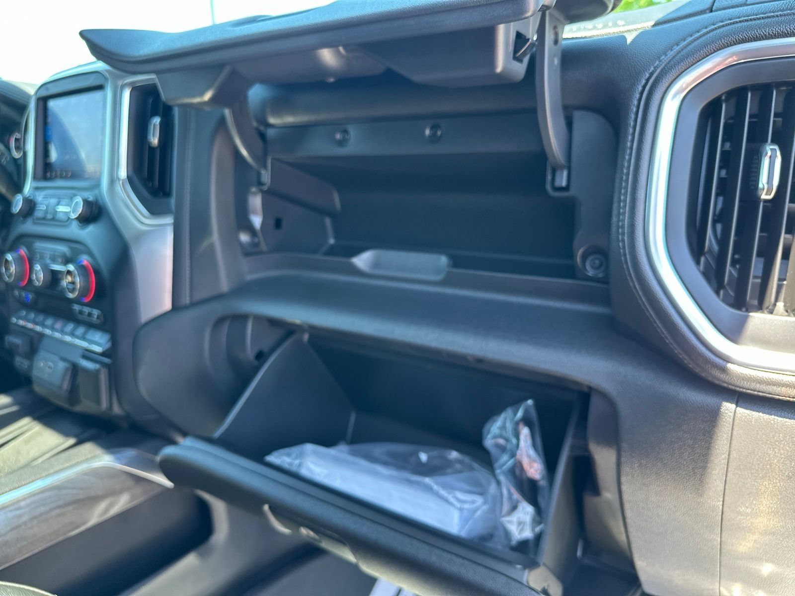 Used 2019 Chevrolet Silverado 1500 LTZ w/ LTZ Premium Package AWD/4WD image 40