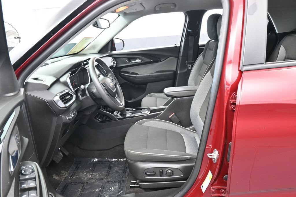 Used 2023 Chevrolet TrailBlazer LT w/ Convenience Package FWD image 11