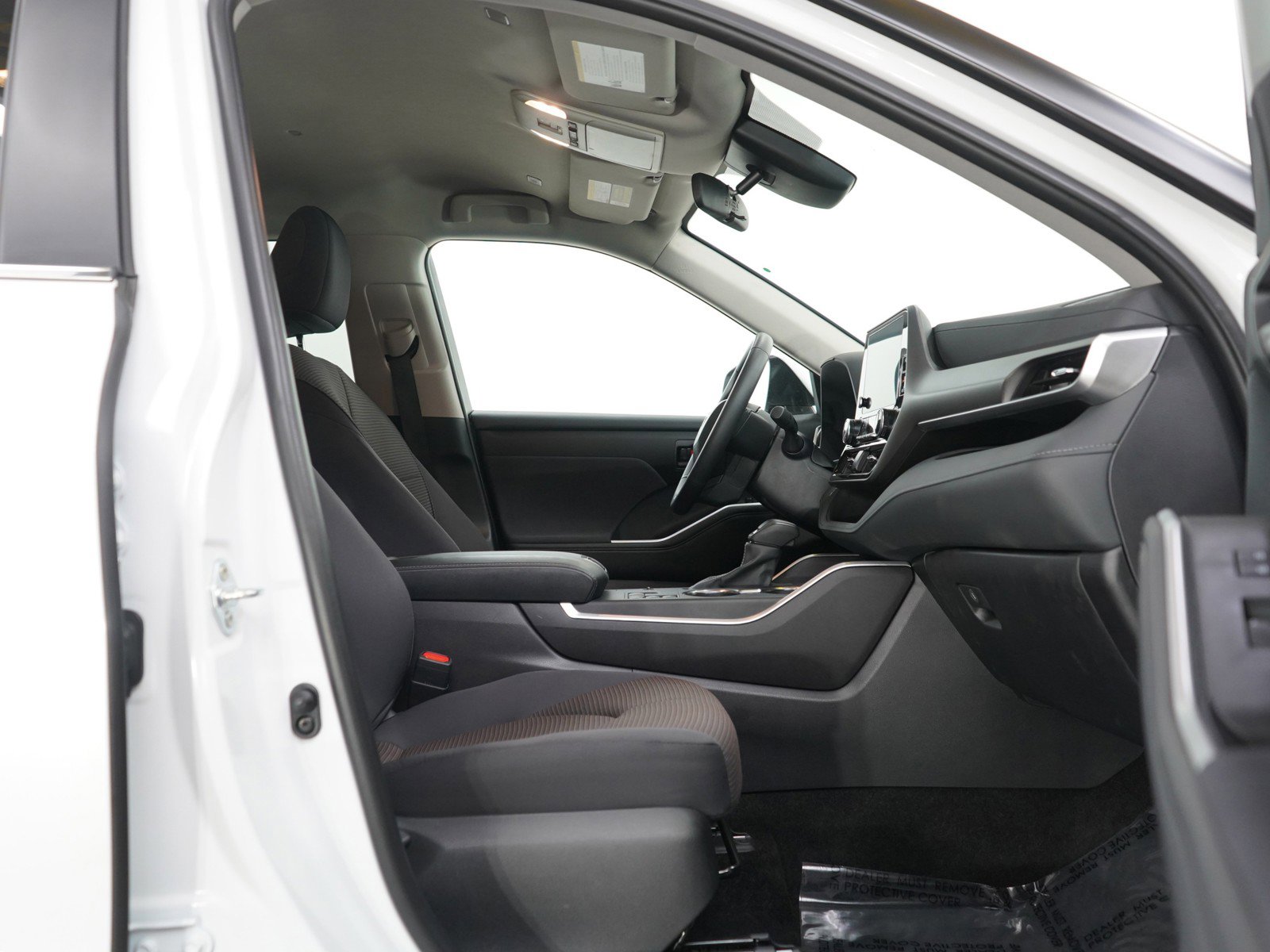 Used 2024 Toyota Highlander LE image 10