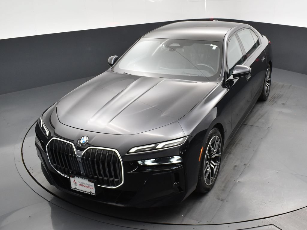 Used 2025 BMW 740i xDrive AWD/4WD image 25