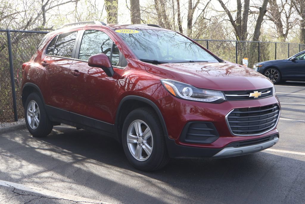 Used 2022 Chevrolet Trax LT w/ LT Convenience Package image 11