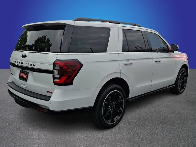 Used 2023 Ford Expedition Limited AWD/4WD image 4