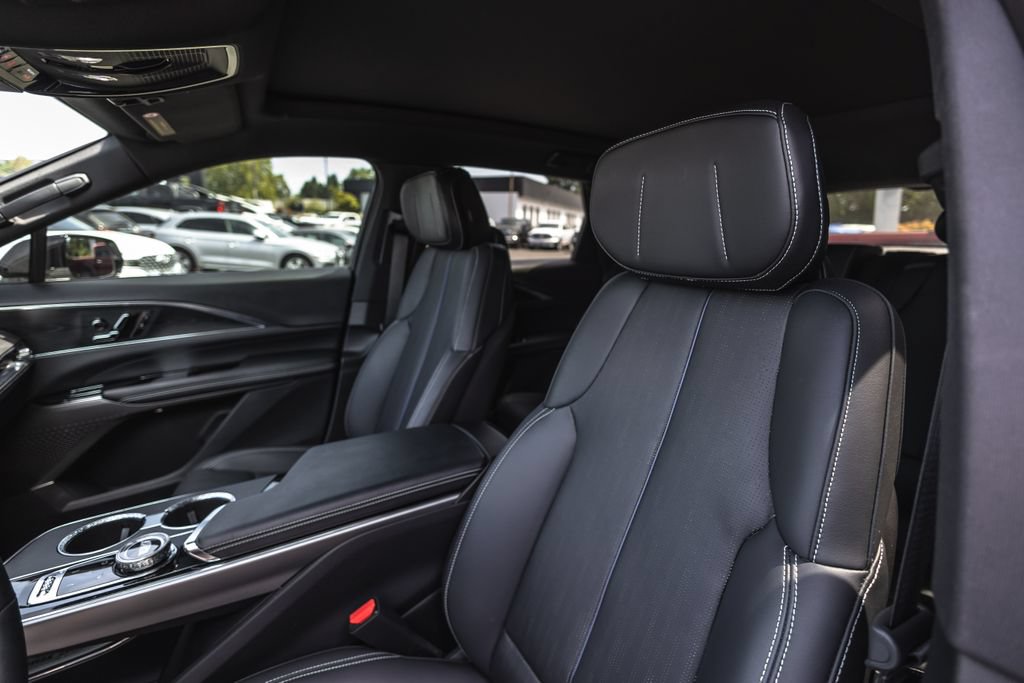 Used 2024 Cadillac Lyriq Luxury RWD image 18