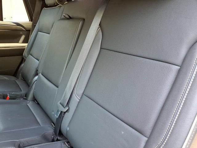 Used 2023 GMC Yukon SLT w/ SLT Premium Package AWD/4WD image 12