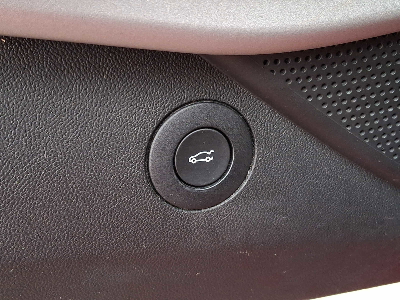 Used 2021 Chevrolet Camaro LT RWD image 24