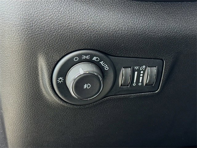 Used 2024 Jeep Compass Latitude image 10