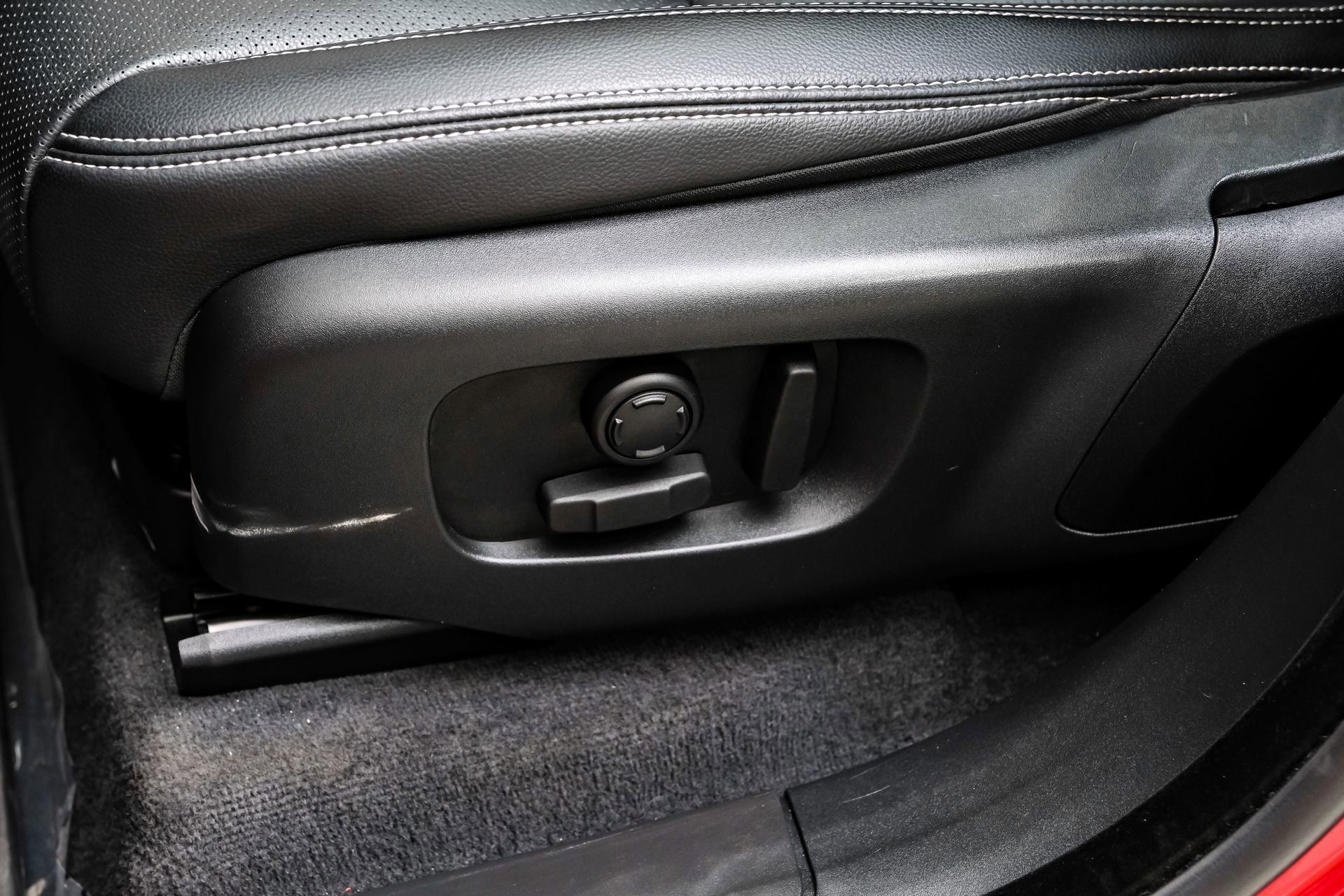 Used 2023 Land Rover Range Rover Velar R-Dynamic S image 34