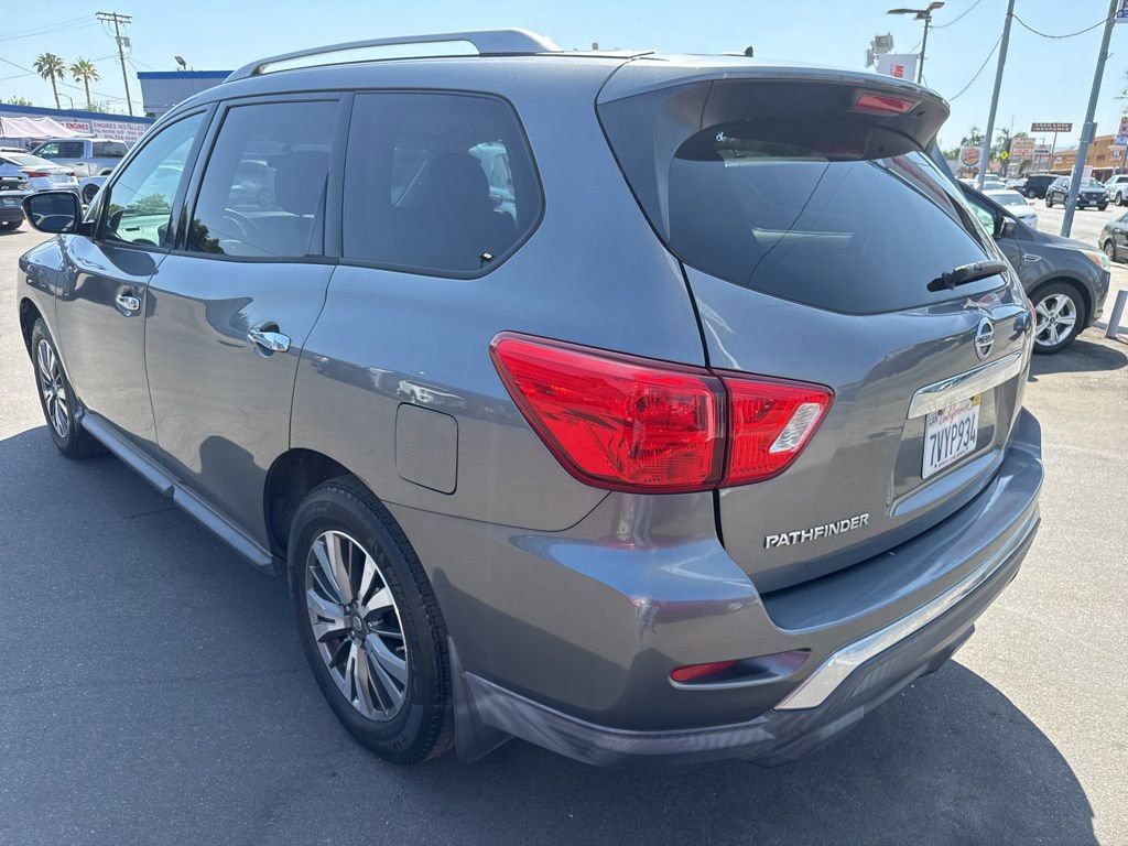 Used 2017 Nissan Pathfinder S image 3