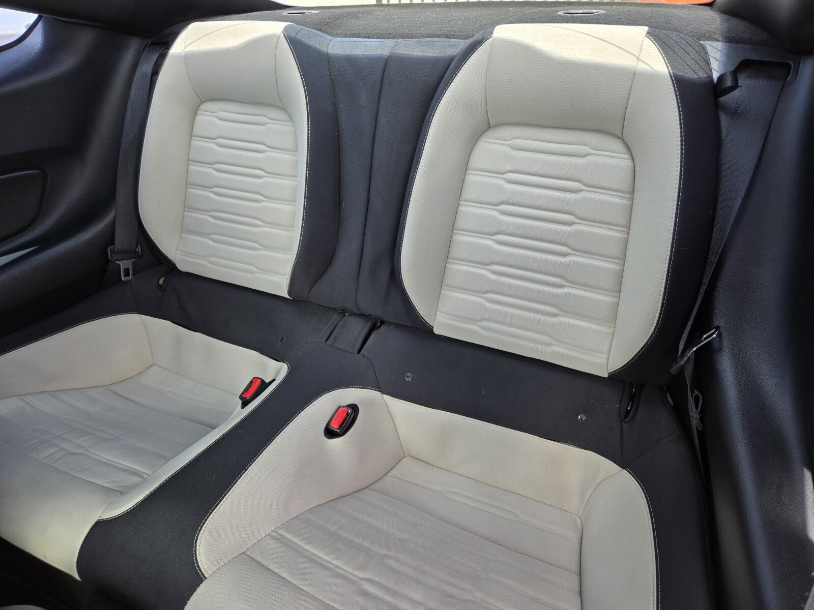 Used 2015 Ford Mustang Coupe RWD image 9
