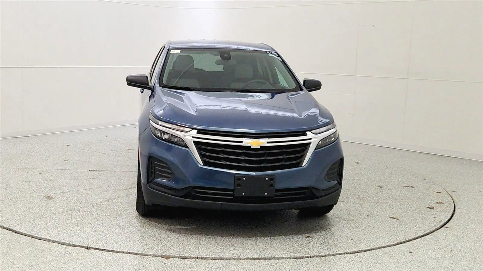 Used 2024 Chevrolet Equinox LS w/ LS Convenience Package image 2