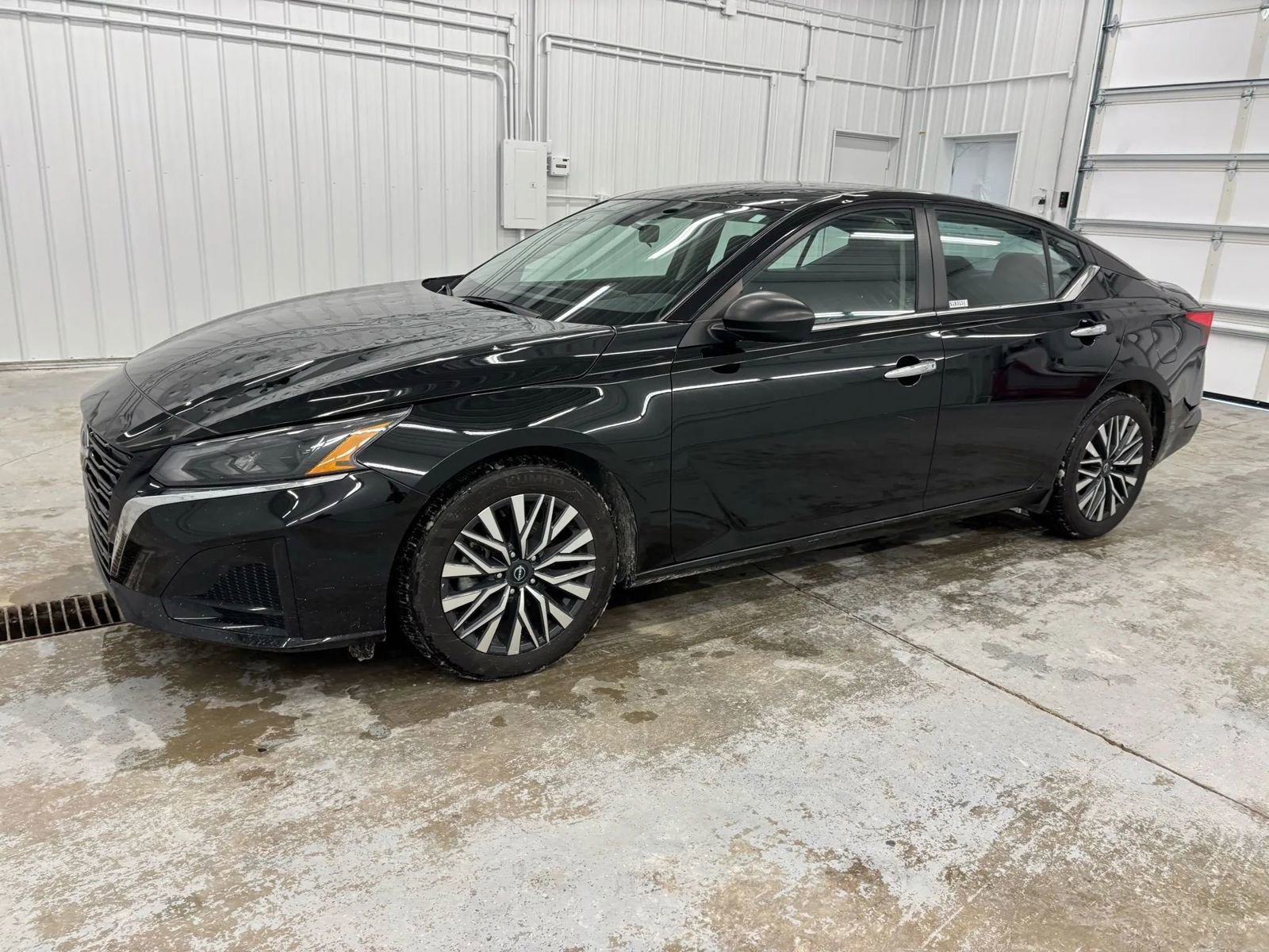 Used 2024 Nissan Altima 2.5 SV FWD image 10