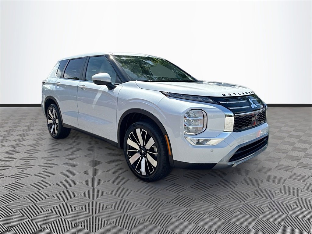New 2025 Mitsubishi Outlander SE image 3