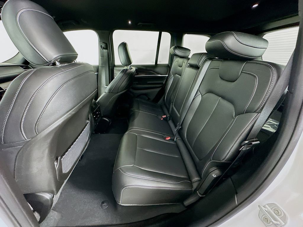 Certified 2025 Jeep Grand Cherokee Limited AWD/4WD image 35
