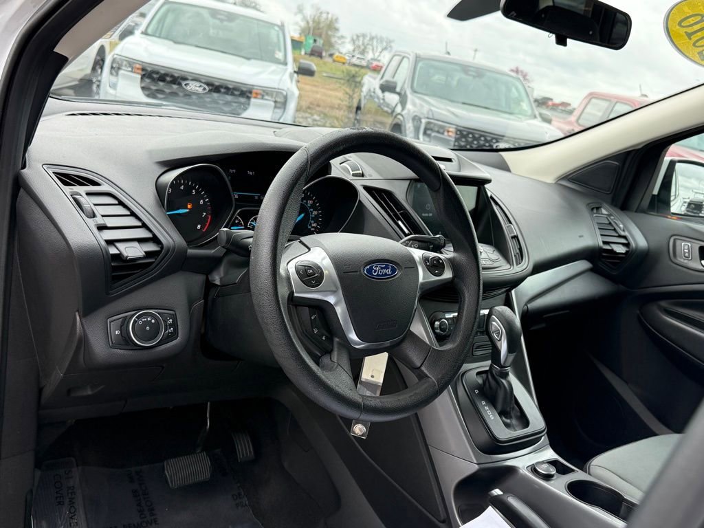 Used 2016 Ford Escape SE w/ Equipment Group 201A image 4