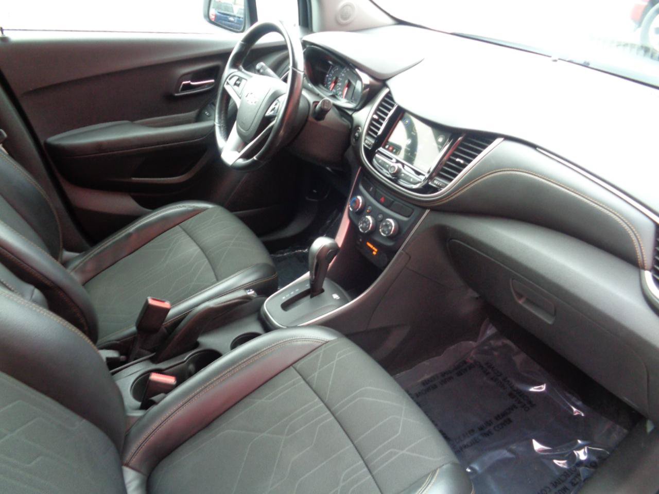 Used 2019 Chevrolet Trax LT w/ LT Convenience Package AWD/4WD image 12